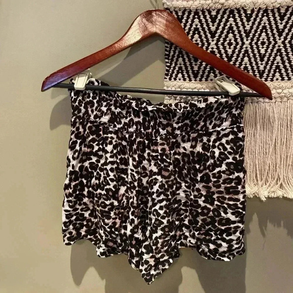 LOUNGE BAG CHEETAH SHORTS LIGHTWEIGHT SIZE M - Picture 2 of 4